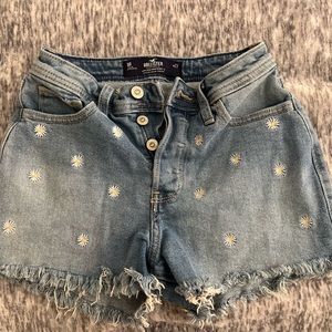 Hollister High rise mom short 3” vintage stretch. Size 00/23